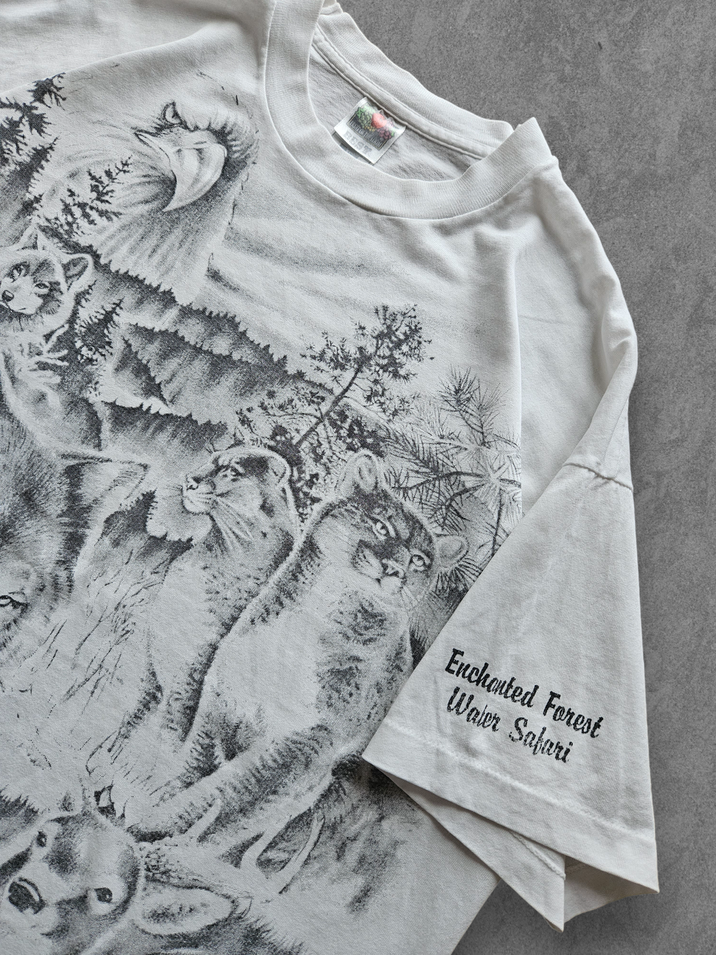 90s FRUIT OF THE LOOM ''ENCHANTED FOREST'' T-SHIRT [XL]