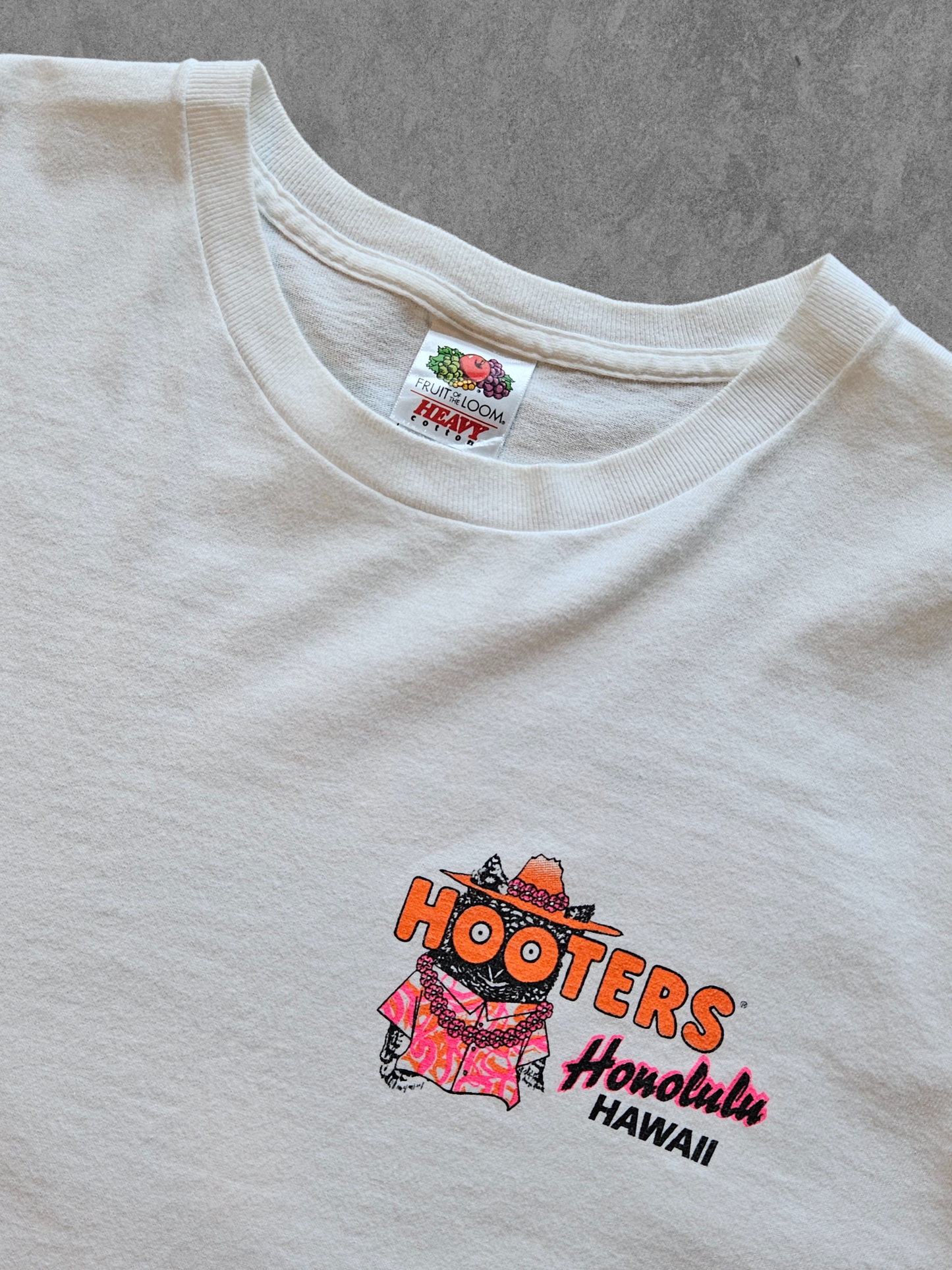 90s FRUIT OF THE LOOM ''HOOTERS HAWAII'' T-SHIRT [XL]