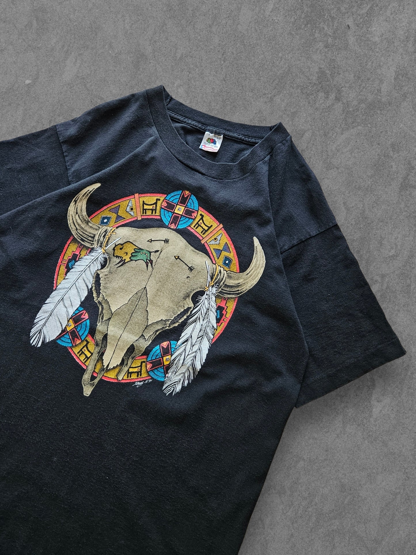 90s FRUIT OF THE LOOM ''NATIVE BULL'' T-SHIRT [L]