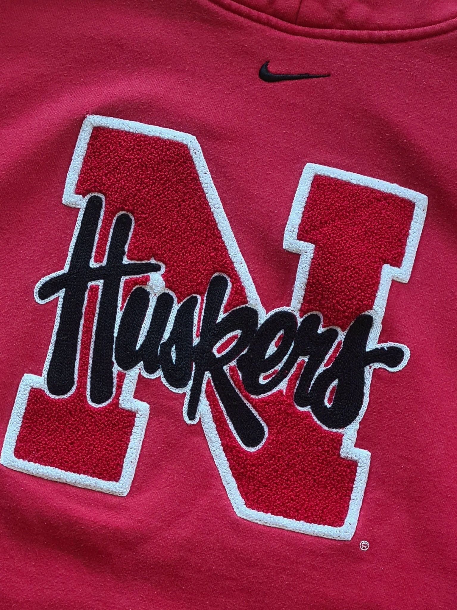 De vintage winkel met tweedehands kleding uit de thrift | 00s NIKE ''HUSKERS'' CENTER SWOOSH HOODIE [XL] SWEATSHIRT