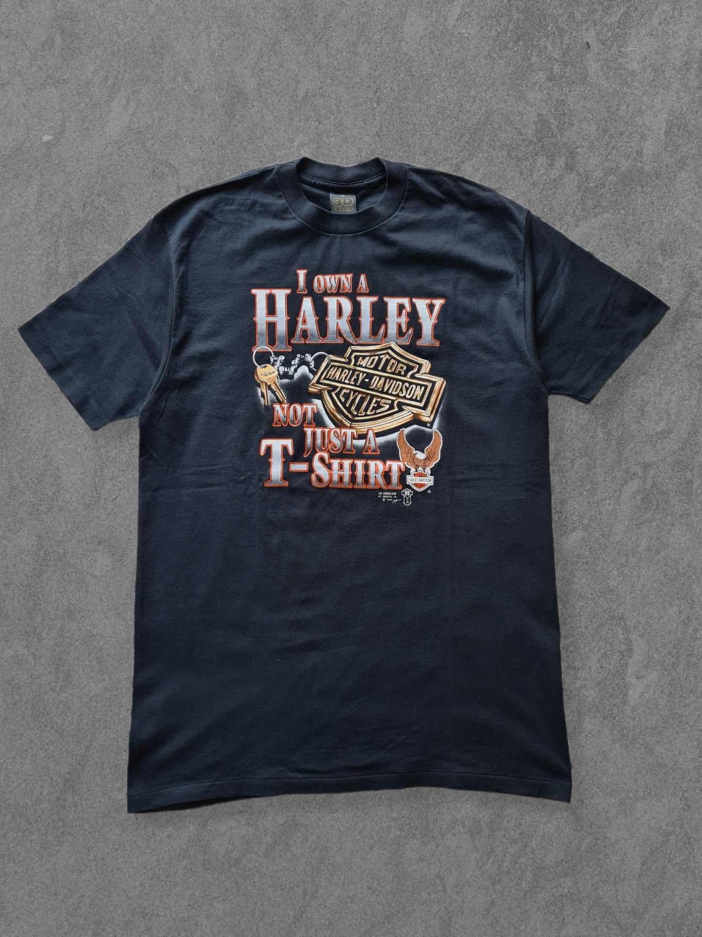 De vintage winkel met tweedehands kleding uit de thrift | 1988 3D EMBLEM ''I OWN A HARLEY'' T-SHIRT [XL] T-SHIRT