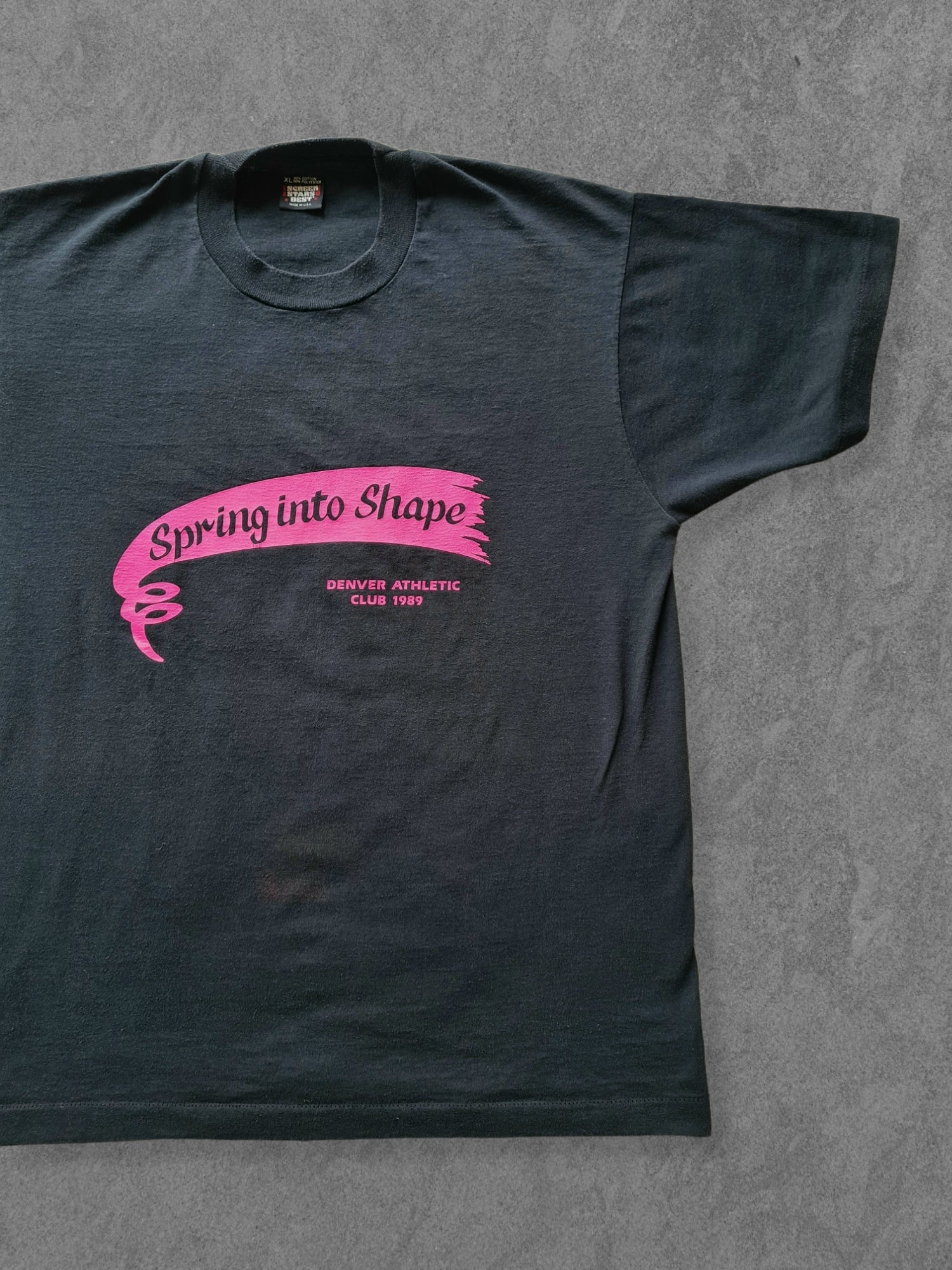 De vintage winkel met tweedehands kleding uit de thrift | 1989 SCREEN STARS ''DENVER ATHLETIC'' T-SHIRT [XL] T-SHIRT
