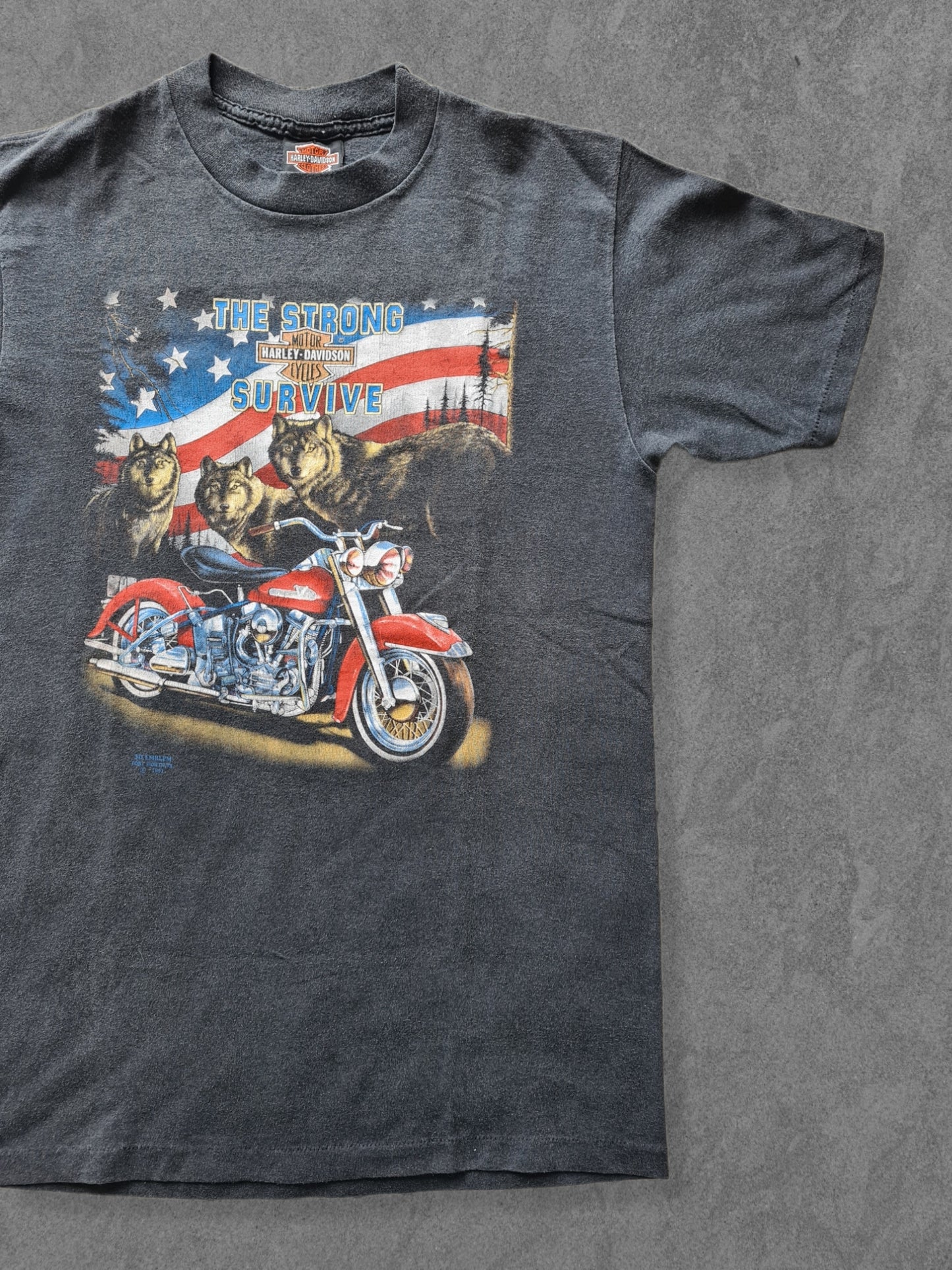 De vintage winkel met tweedehands kleding uit de thrift | 1991 3D EMBLEM ''THE STRONG SURVIVE'' T-SHIRT [L] T-SHIRT
