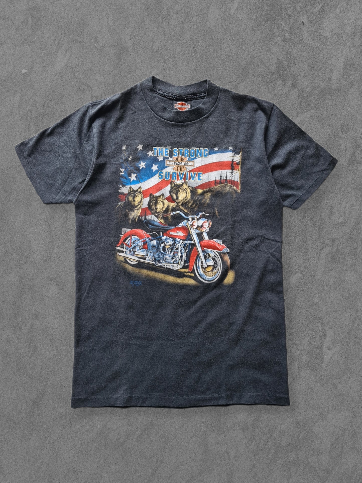 De vintage winkel met tweedehands kleding uit de thrift | 1991 3D EMBLEM ''THE STRONG SURVIVE'' T-SHIRT [L] T-SHIRT