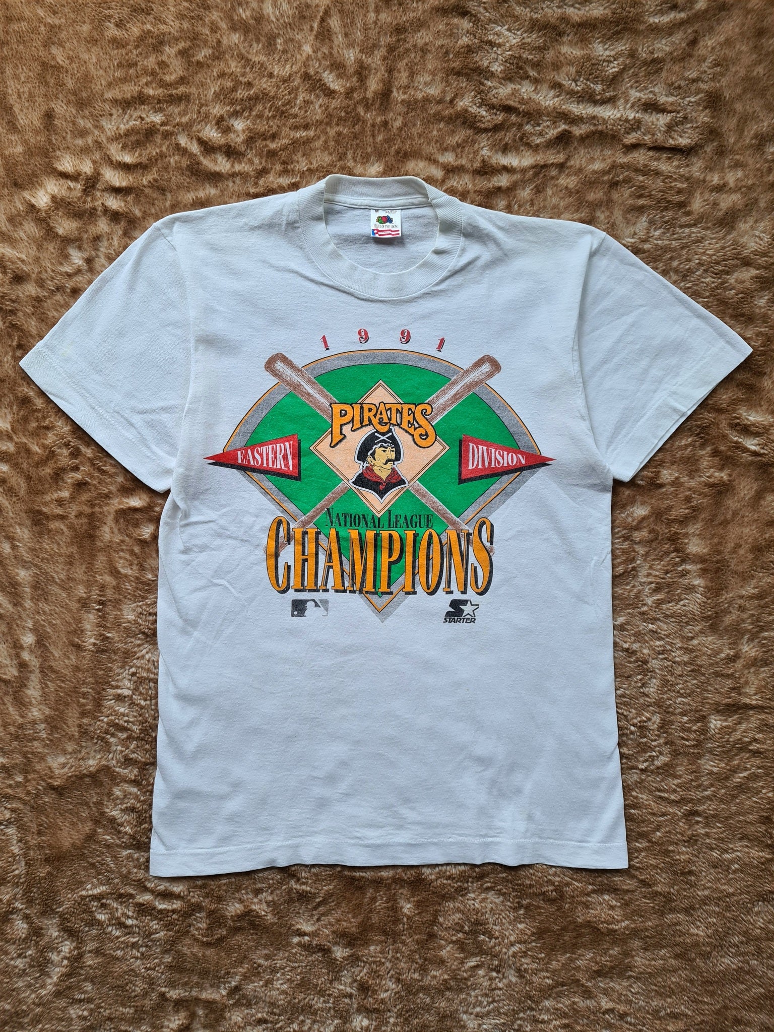 De vintage winkel met tweedehands kleding uit de thrift | 1991 FRUIT OF THE LOOM ''PIRATES'' T-SHIRT [M] T-SHIRT