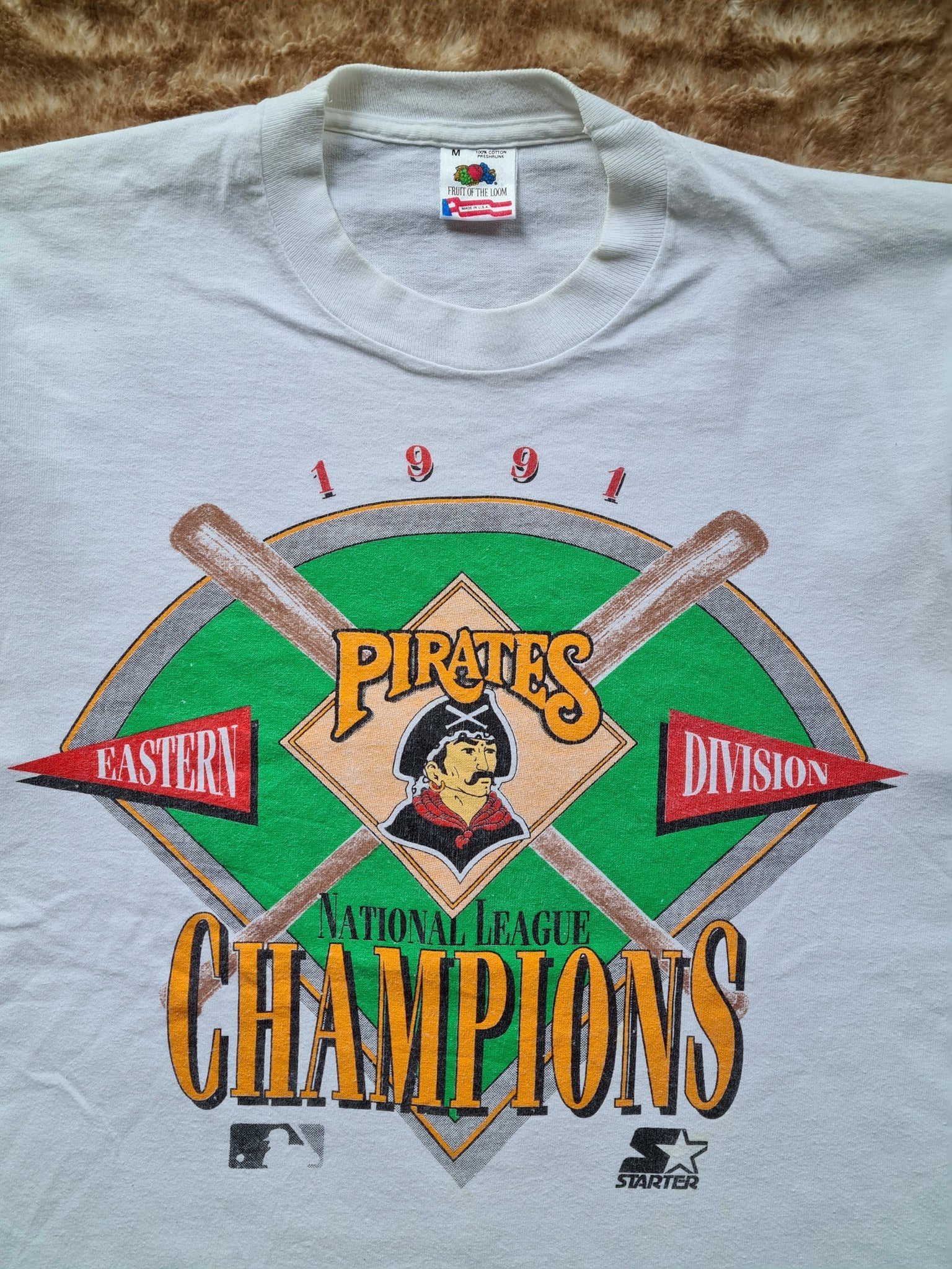 De vintage winkel met tweedehands kleding uit de thrift | 1991 FRUIT OF THE LOOM ''PIRATES'' T-SHIRT [M] T-SHIRT