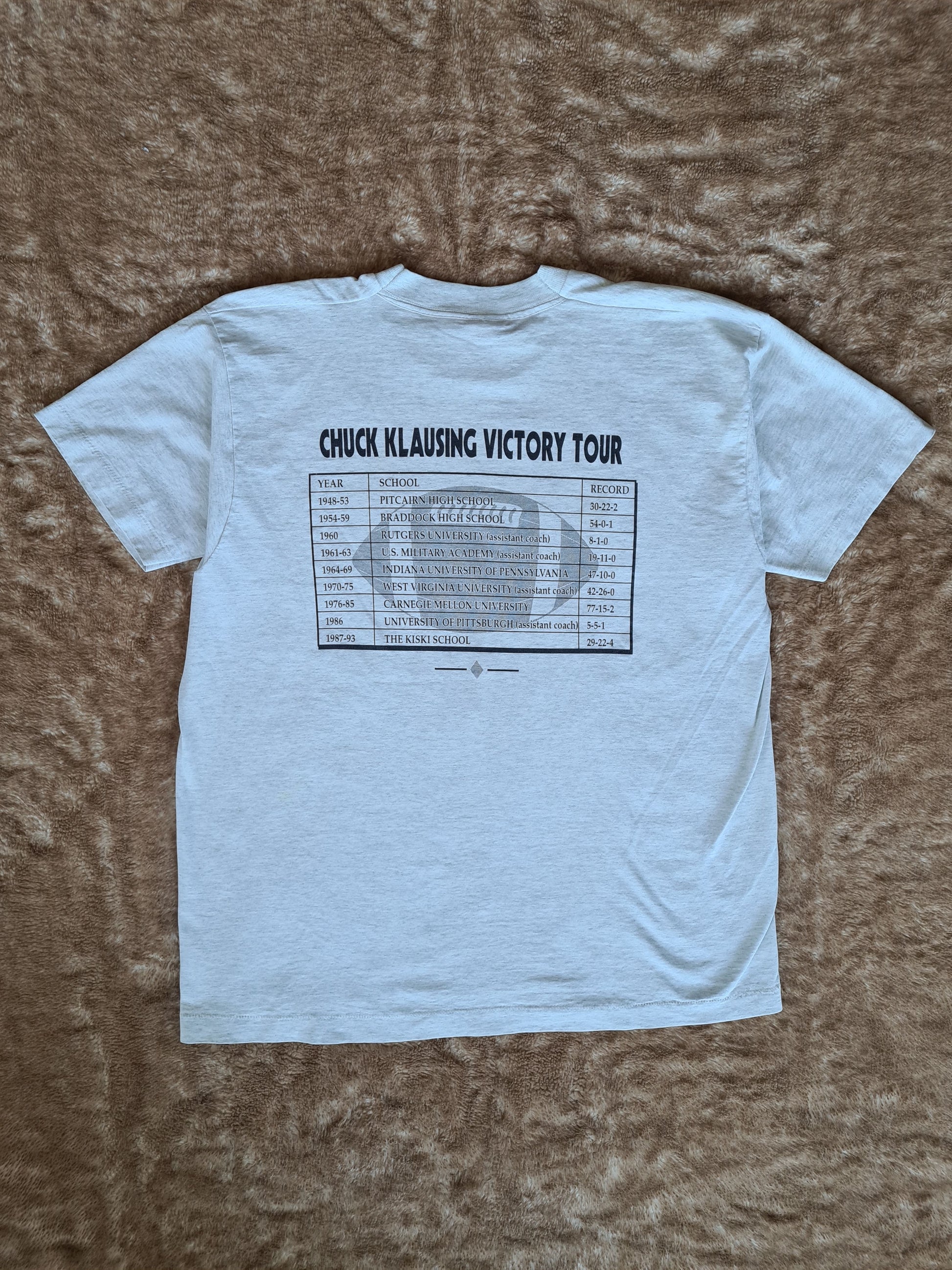 De vintage winkel met tweedehands kleding uit de thrift | 1993 FRUIT OF THE LOOM ''COACH KLAUSING'' T-SHIRT [XL] T-SHIRT