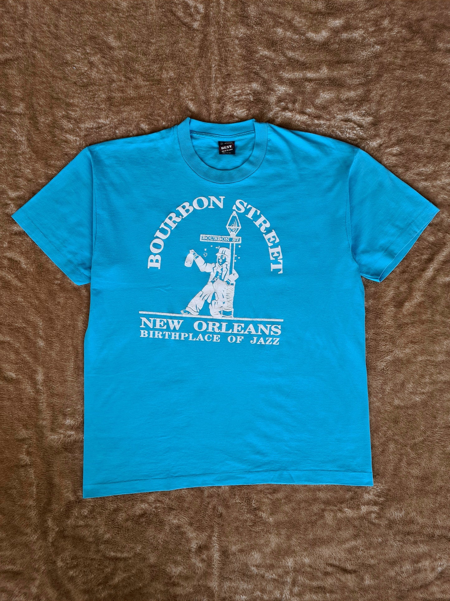 De vintage winkel met tweedehands kleding uit de thrift | 1993 FRUIT OF THE LOOM ''BOURBON STREET'' T-SHIRT [XL] T-SHIRT