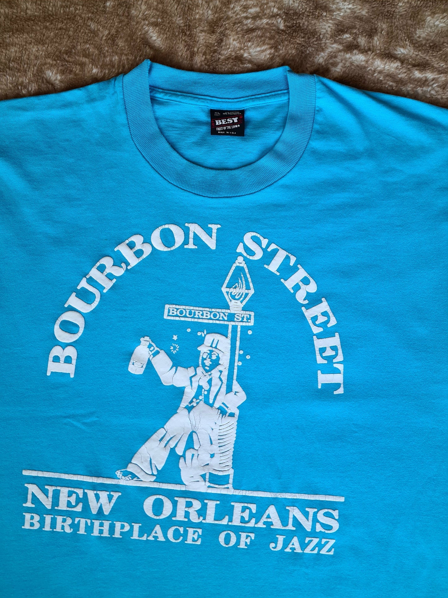 De vintage winkel met tweedehands kleding uit de thrift | 1993 FRUIT OF THE LOOM ''BOURBON STREET'' T-SHIRT [XL] T-SHIRT