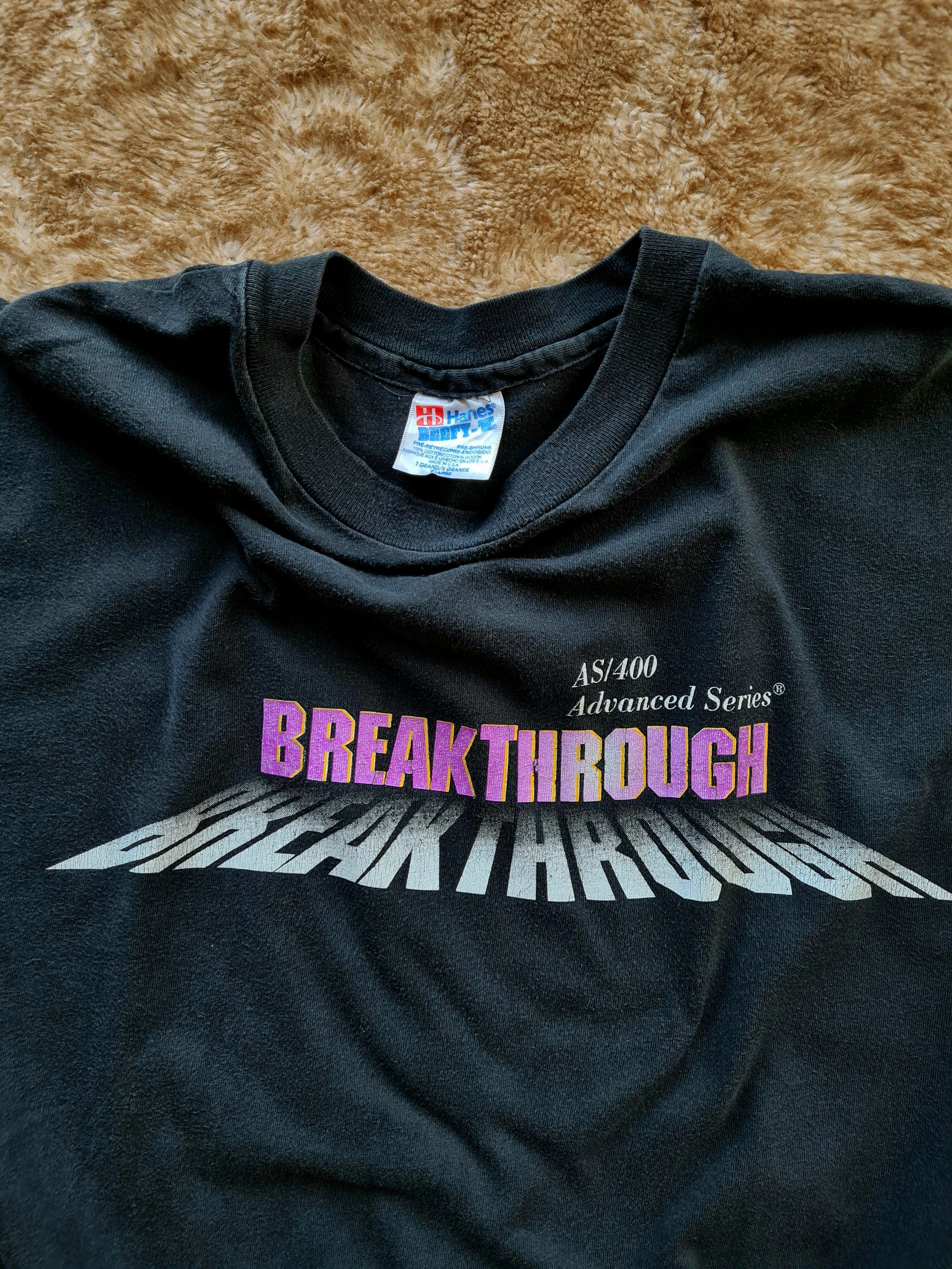 De vintage winkel met tweedehands kleding uit de thrift | 1994 HANES ''BREAKTHROUGH TECHNOLOGY'' T-SHIRT [XL] T-SHIRT