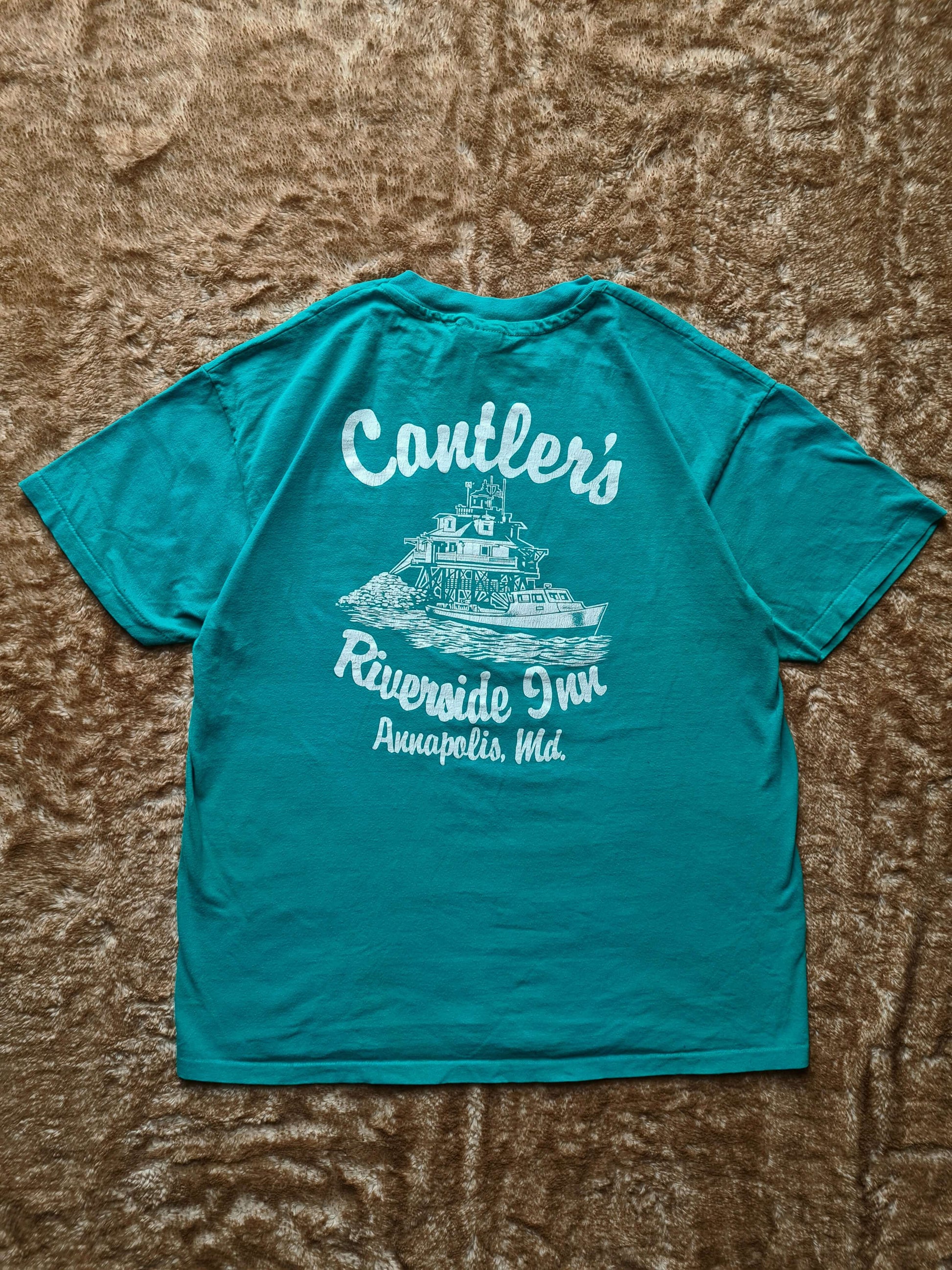 De vintage winkel met tweedehands kleding uit de thrift | 1995 HANES "CANTLER'S RIVERSIDE INN" T-SHIRT [XL] T-SHIRT