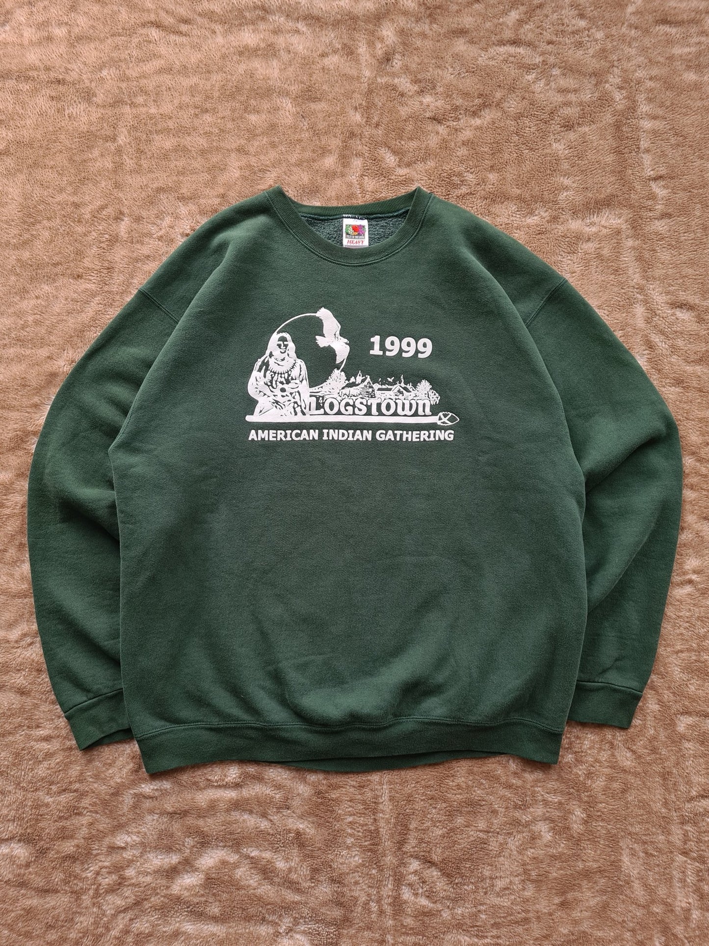 De vintage winkel met tweedehands kleding uit de thrift | 1999 FRUIT OF THE LOOM ''LOGSTOWN'' SWEATSHIRT [XXL] SWEATSHIRT