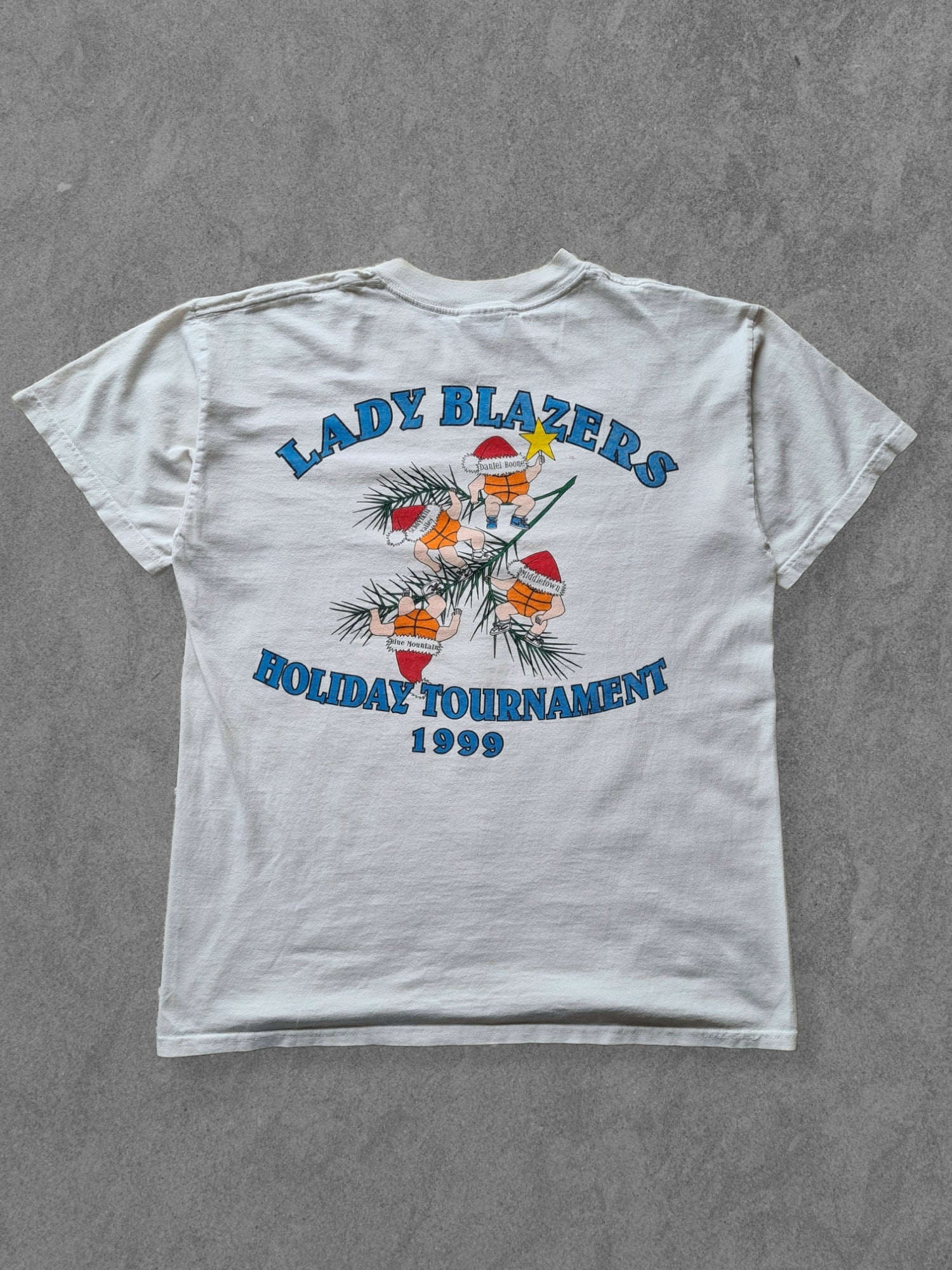 De vintage winkel met tweedehands kleding uit de thrift | 1999 GILDAN ''LADY BLAZERS'' T-SHIRT [XL] T-SHIRT