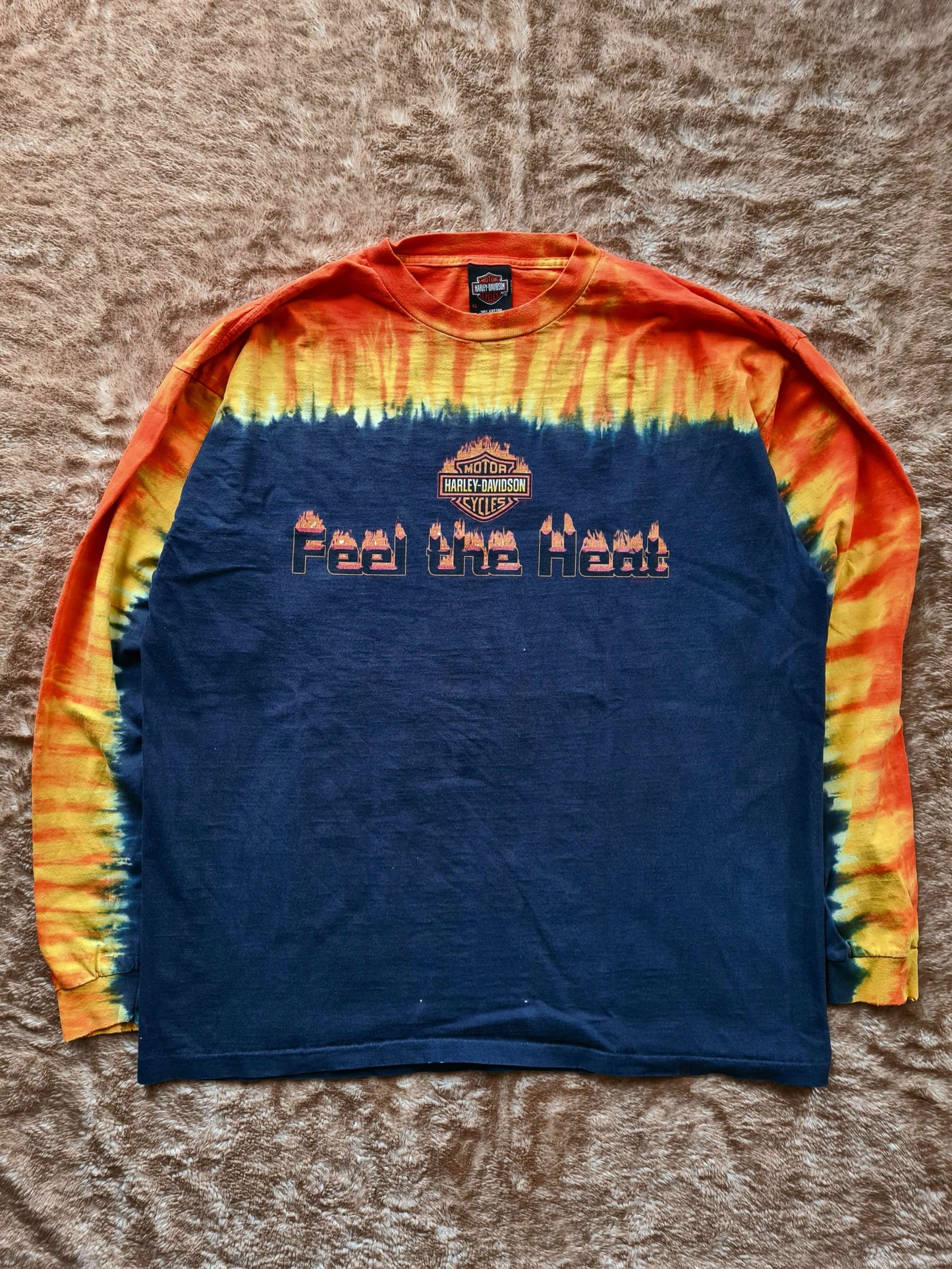 De vintage winkel met tweedehands kleding uit de thrift | 2002 HARLEY DAVIDSON "FEEL THE HEAT" LONGSLEEVE [XL] T-SHIRT