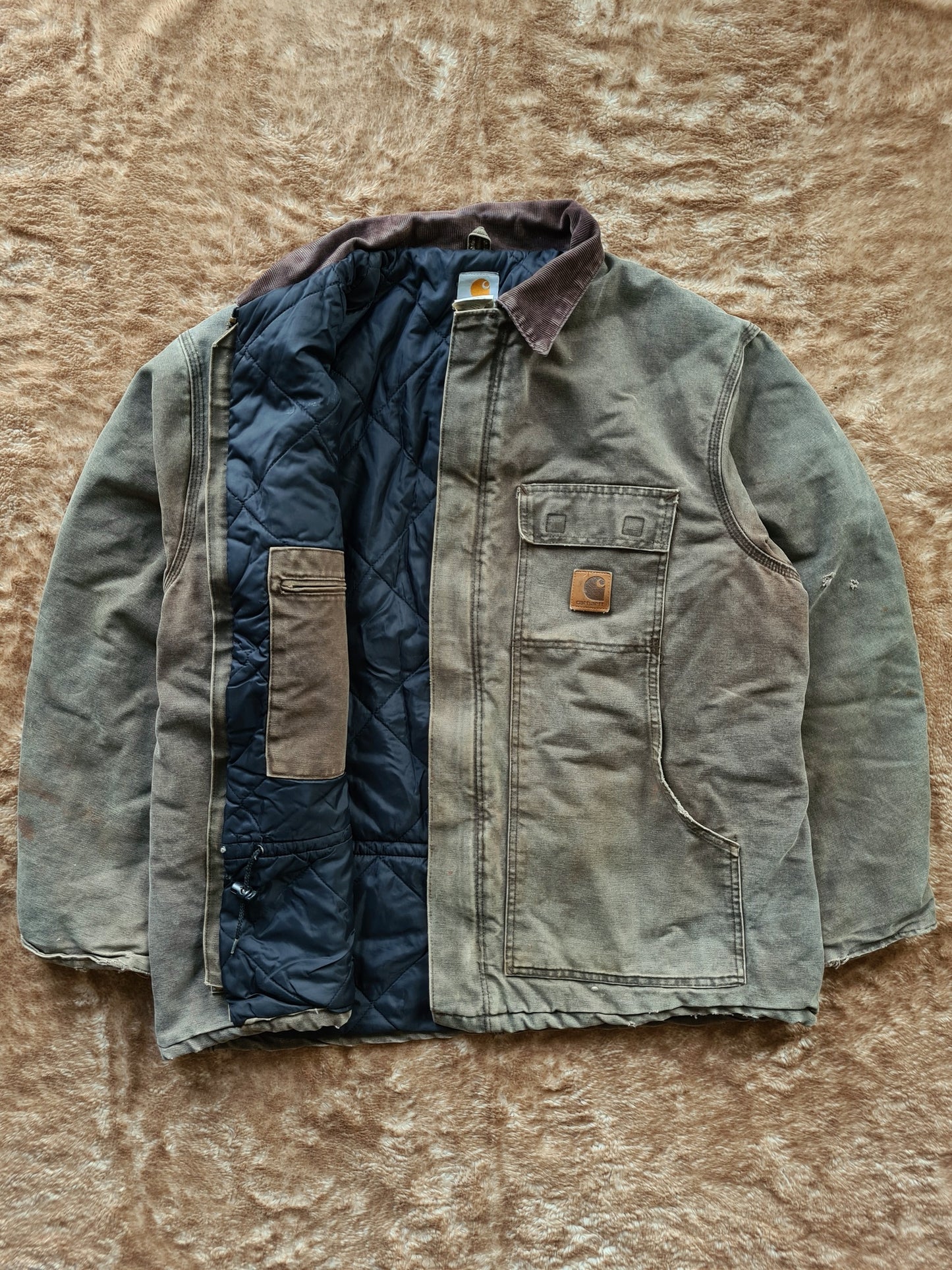 De vintage winkel met tweedehands kleding uit de thrift | 2003 CARHARTT FADED DENIM DISTRESSED WORK COAT [XL] OUTERWEAR