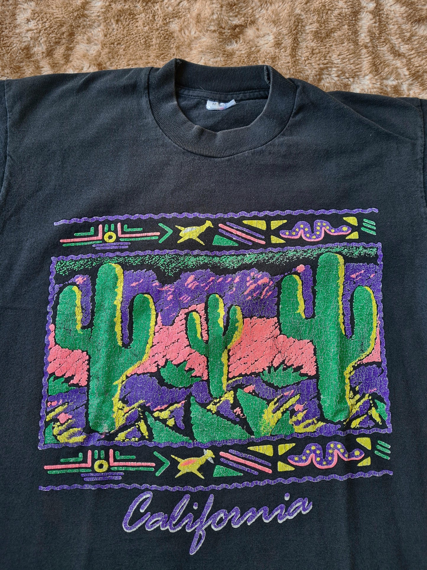 De vintage winkel met tweedehands kleding uit de thrift | 80s FRUIT OF THE LOOM "CALIFORNIA" T-SHIRT [M] T-SHIRT