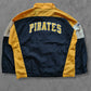De vintage winkel met tweedehands kleding uit de thrift | 90s APEX ONE ''PITTSBURGH PIRATES'' JACKET [XL] OUTERWEAR