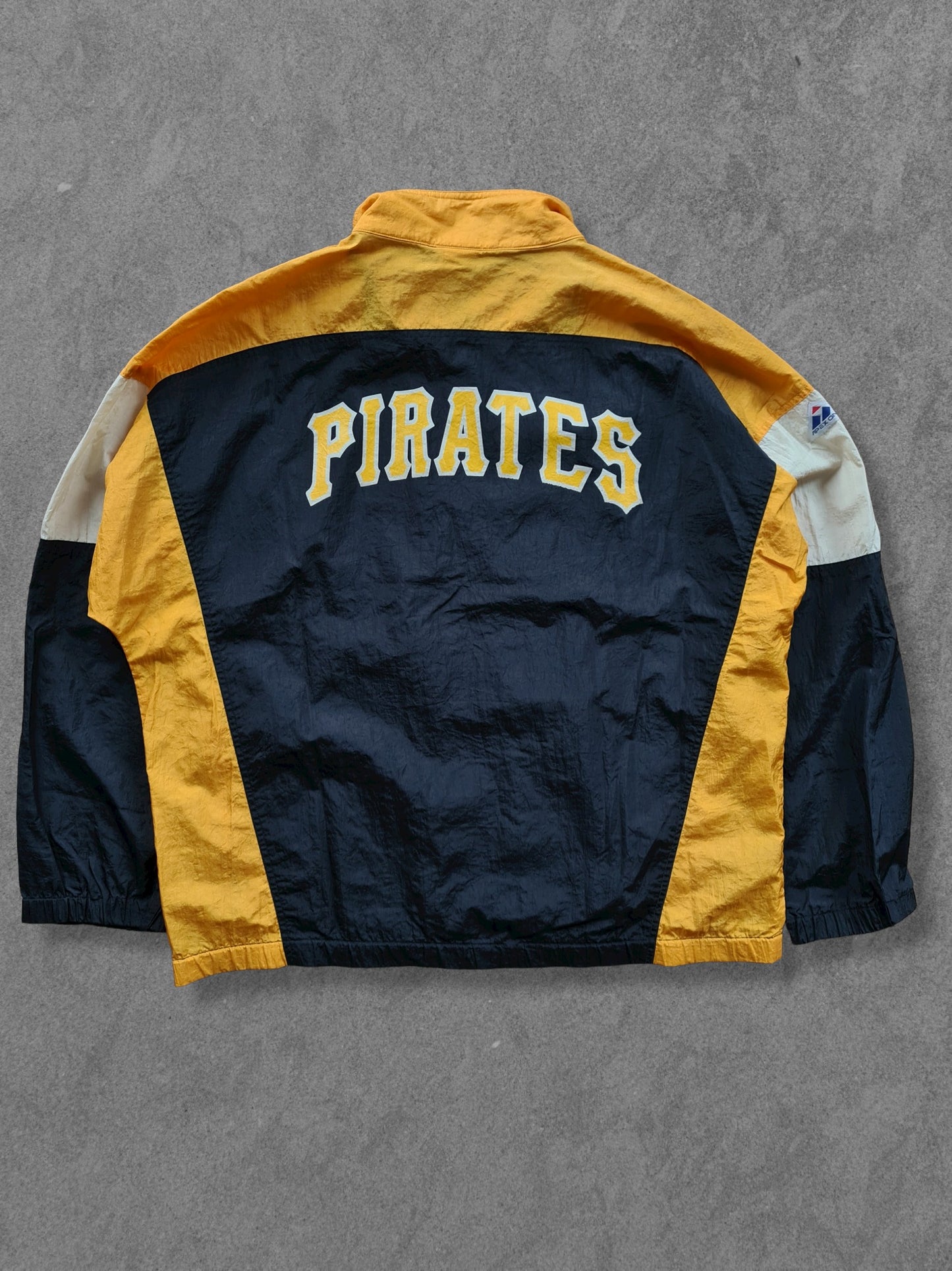 De vintage winkel met tweedehands kleding uit de thrift | 90s APEX ONE ''PITTSBURGH PIRATES'' JACKET [XL] OUTERWEAR
