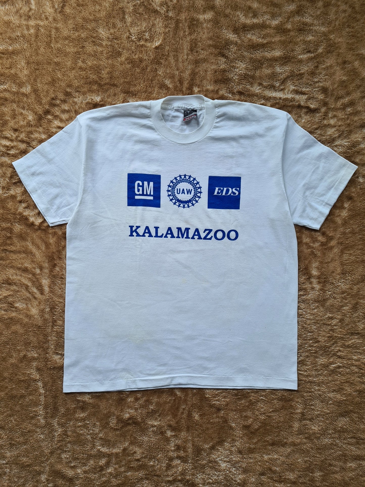 De vintage winkel met tweedehands kleding uit de thrift | 90s BEST FRUIT OF THE LOOM ''KALAMAZOO'' T-SHIRT [XL] T-SHIRT