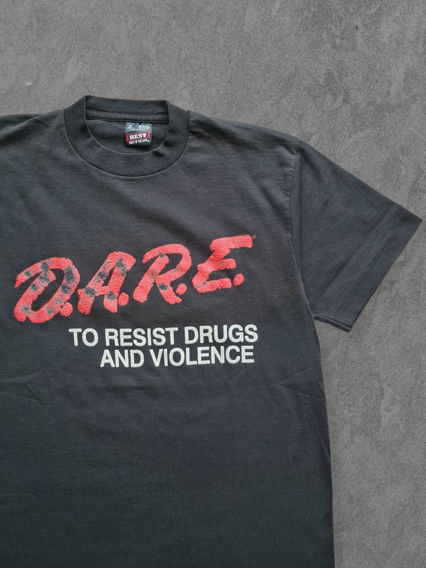 De vintage winkel met tweedehands kleding uit de thrift | 90s BEST FRUIT OF THE LOOM ''DARE'' T-SHIRT [M] T-SHIRT