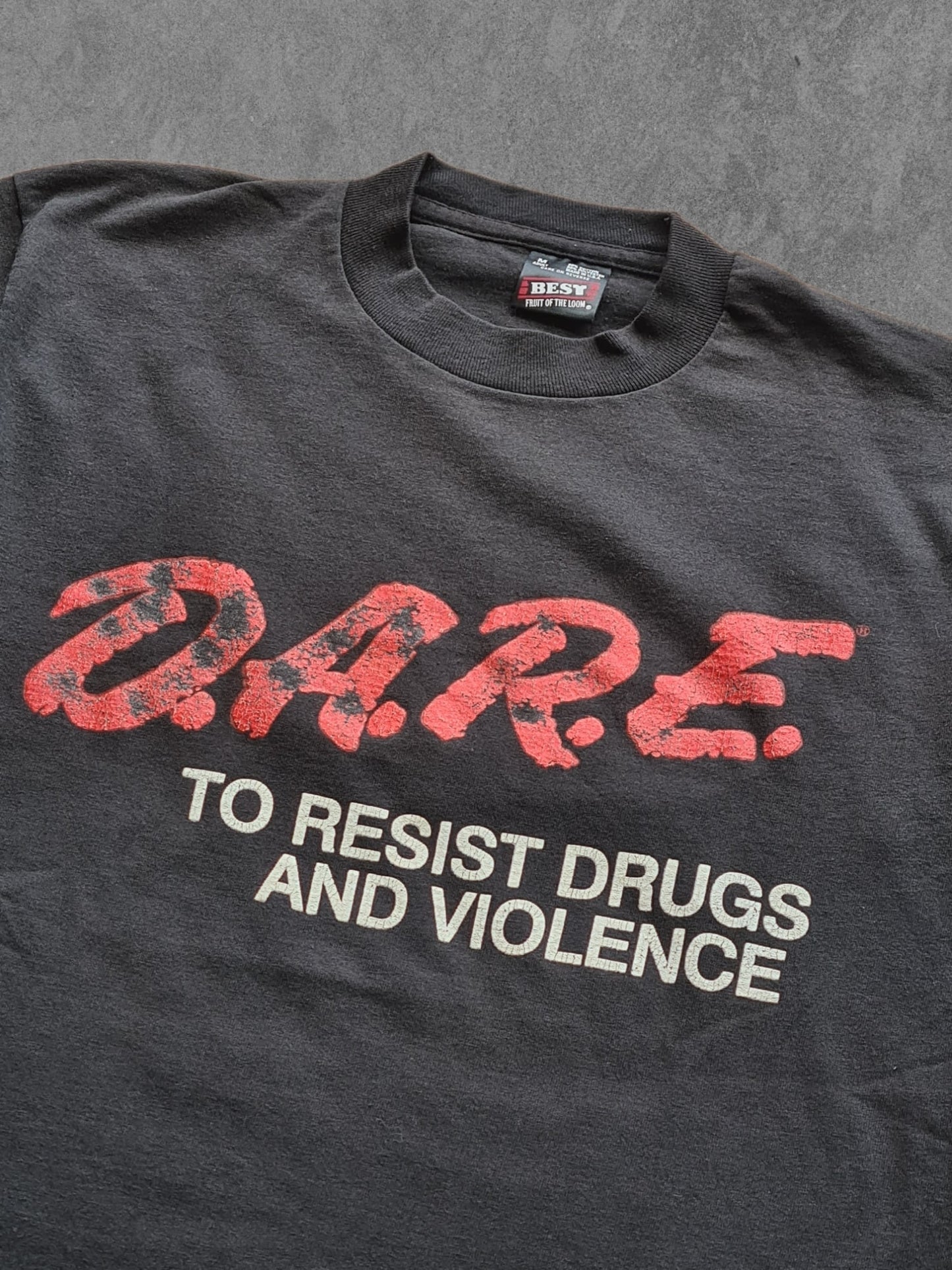 De vintage winkel met tweedehands kleding uit de thrift | 90s BEST FRUIT OF THE LOOM ''DARE'' T-SHIRT [M] T-SHIRT