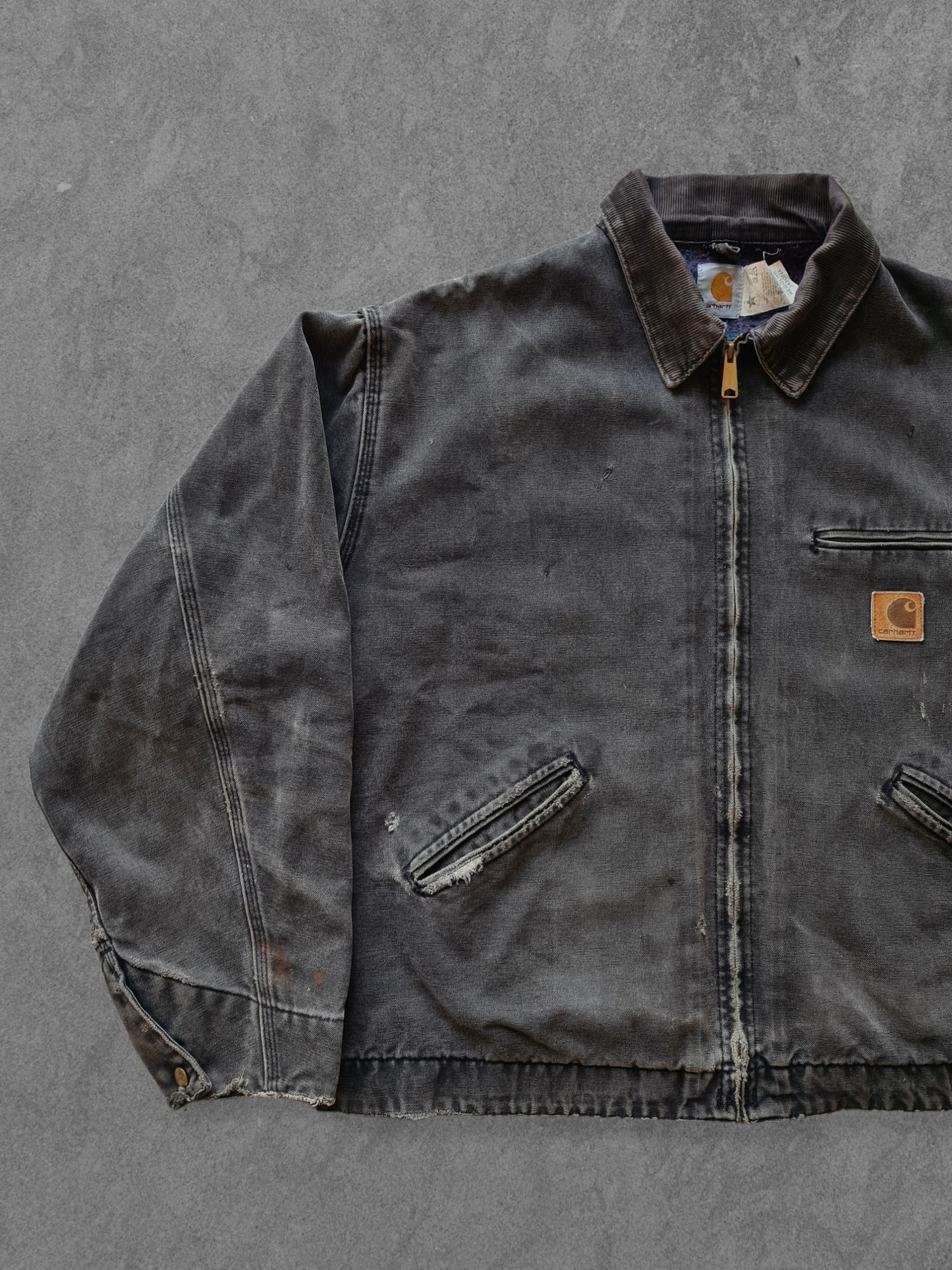 De vintage winkel met tweedehands kleding uit de thrift | 90s CARHARTT FADED DETROIT JACKET [XXL] OUTERWEAR