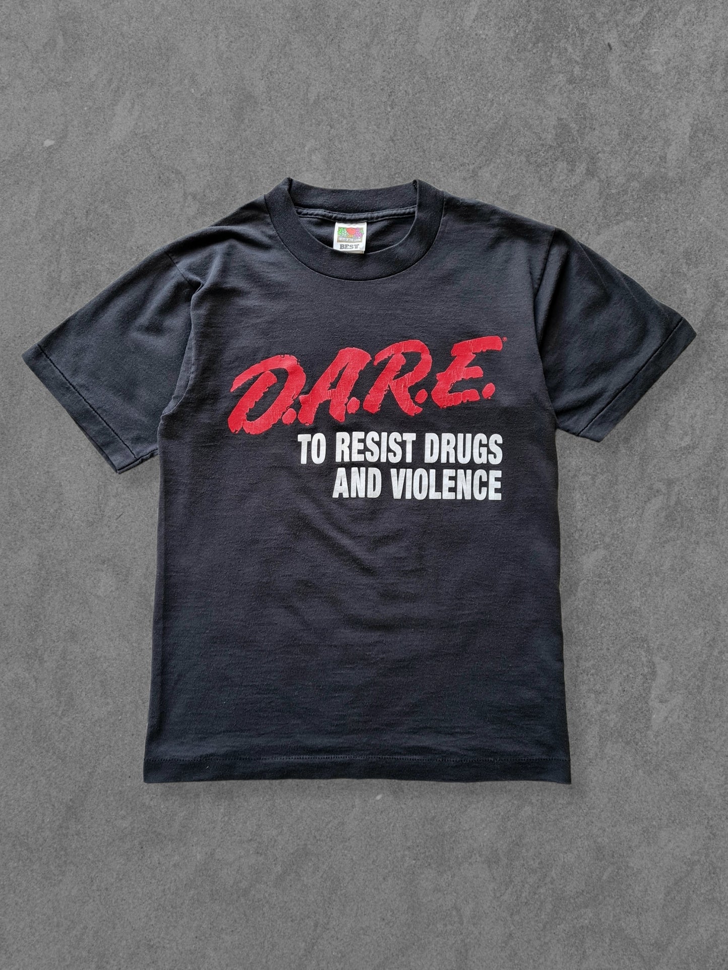 De vintage winkel met tweedehands kleding uit de thrift | 90s FRUIT OF THE LOOM ''DARE'' T-SHIRT [M] T-SHIRT