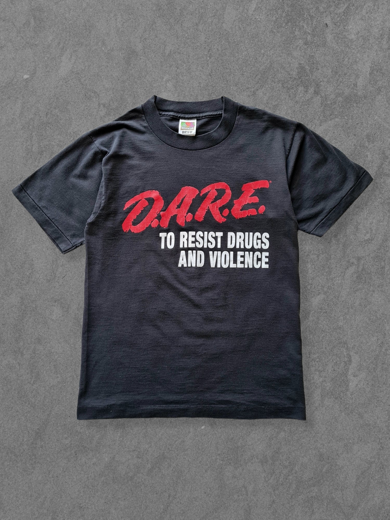 De vintage winkel met tweedehands kleding uit de thrift | 90s FRUIT OF THE LOOM ''DARE'' T-SHIRT [M] T-SHIRT