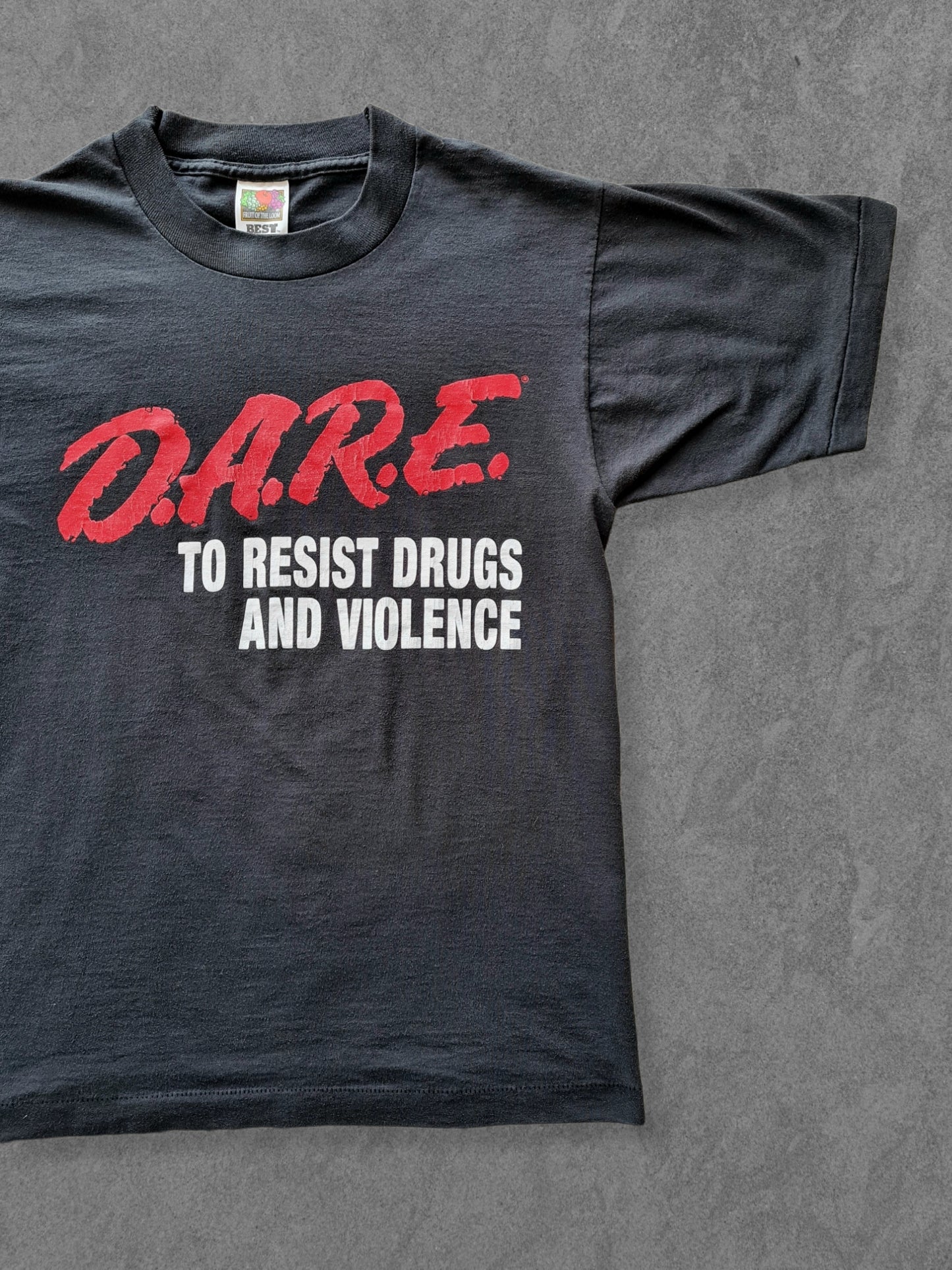 De vintage winkel met tweedehands kleding uit de thrift | 90s FRUIT OF THE LOOM ''DARE'' T-SHIRT [M] T-SHIRT