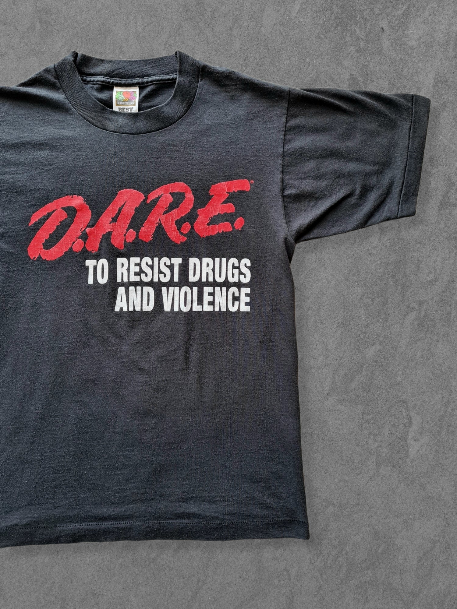 De vintage winkel met tweedehands kleding uit de thrift | 90s FRUIT OF THE LOOM ''DARE'' T-SHIRT [M] T-SHIRT