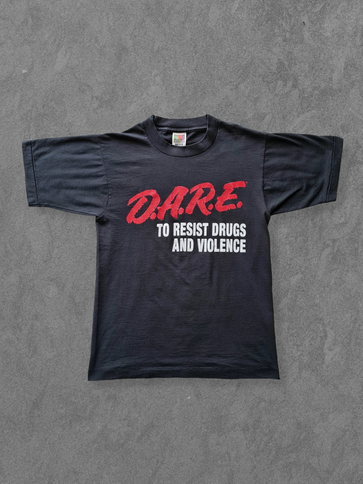 De vintage winkel met tweedehands kleding uit de thrift | 90s FRUIT OF THE LOOM ''DARE'' T-SHIRT [M] T-SHIRT