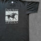 De vintage winkel met tweedehands kleding uit de thrift | 90s FRUIT OF THE LOOM ''DARK HORSE TAVERN'' T-SHIRT [XL] T-SHIRT