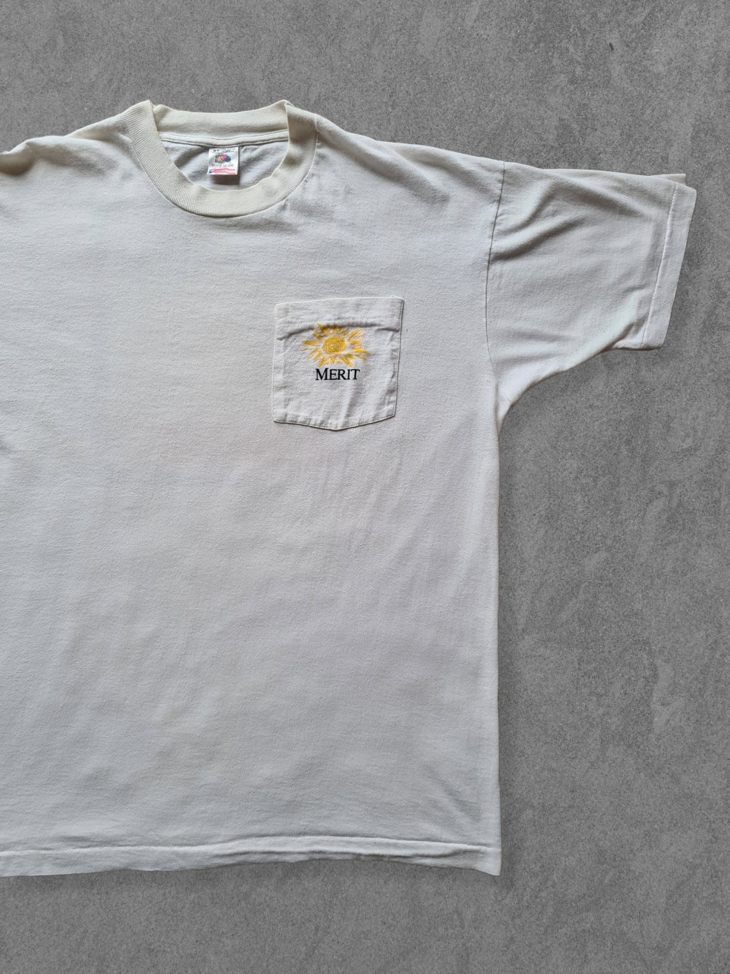 De vintage winkel met tweedehands kleding uit de thrift | 90s FRUIT OF THE LOOM ''MERIT'' T-SHIRT [XL] T-SHIRT