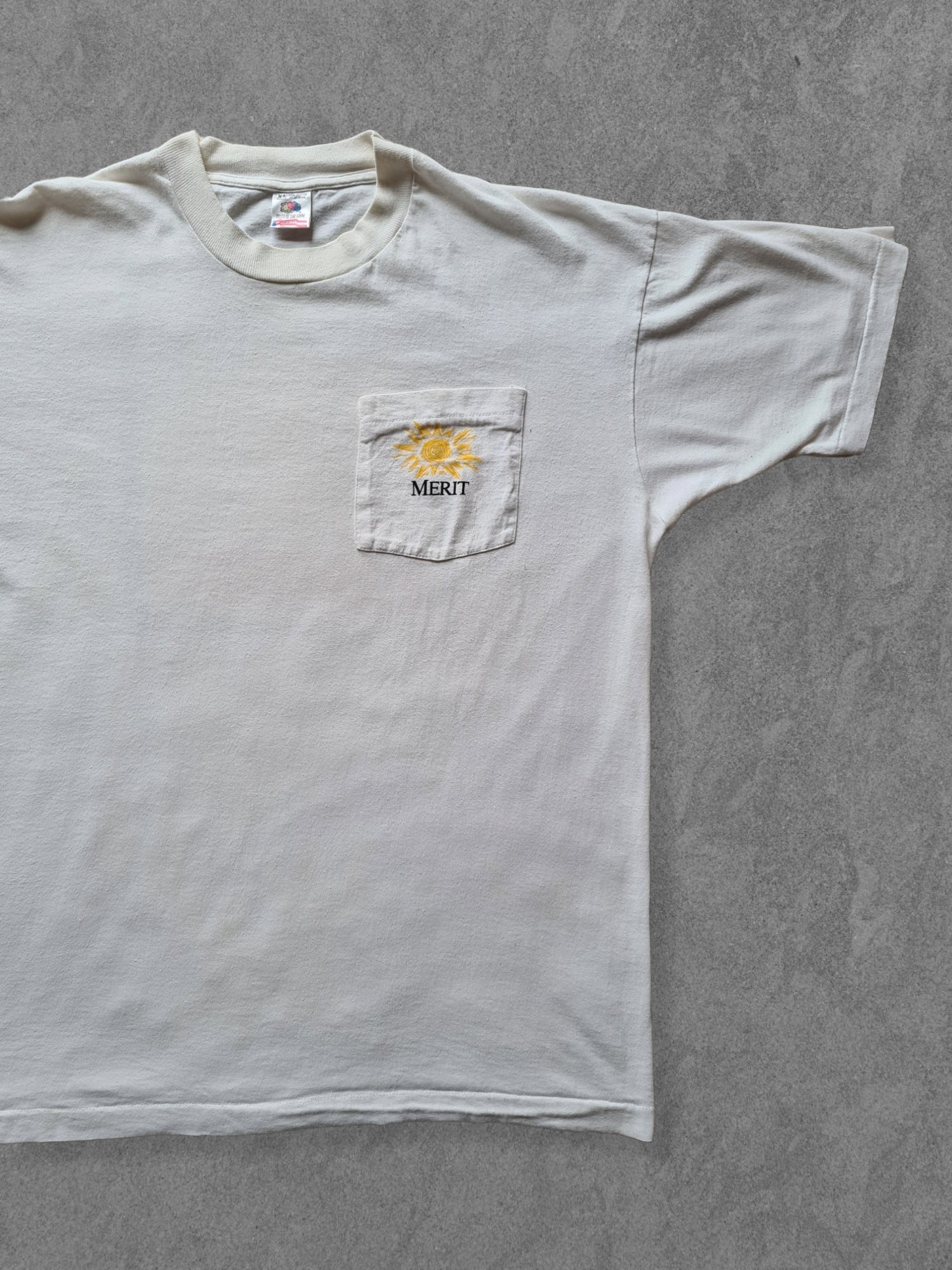 De vintage winkel met tweedehands kleding uit de thrift | 90s FRUIT OF THE LOOM ''MERIT'' T-SHIRT [XL] T-SHIRT