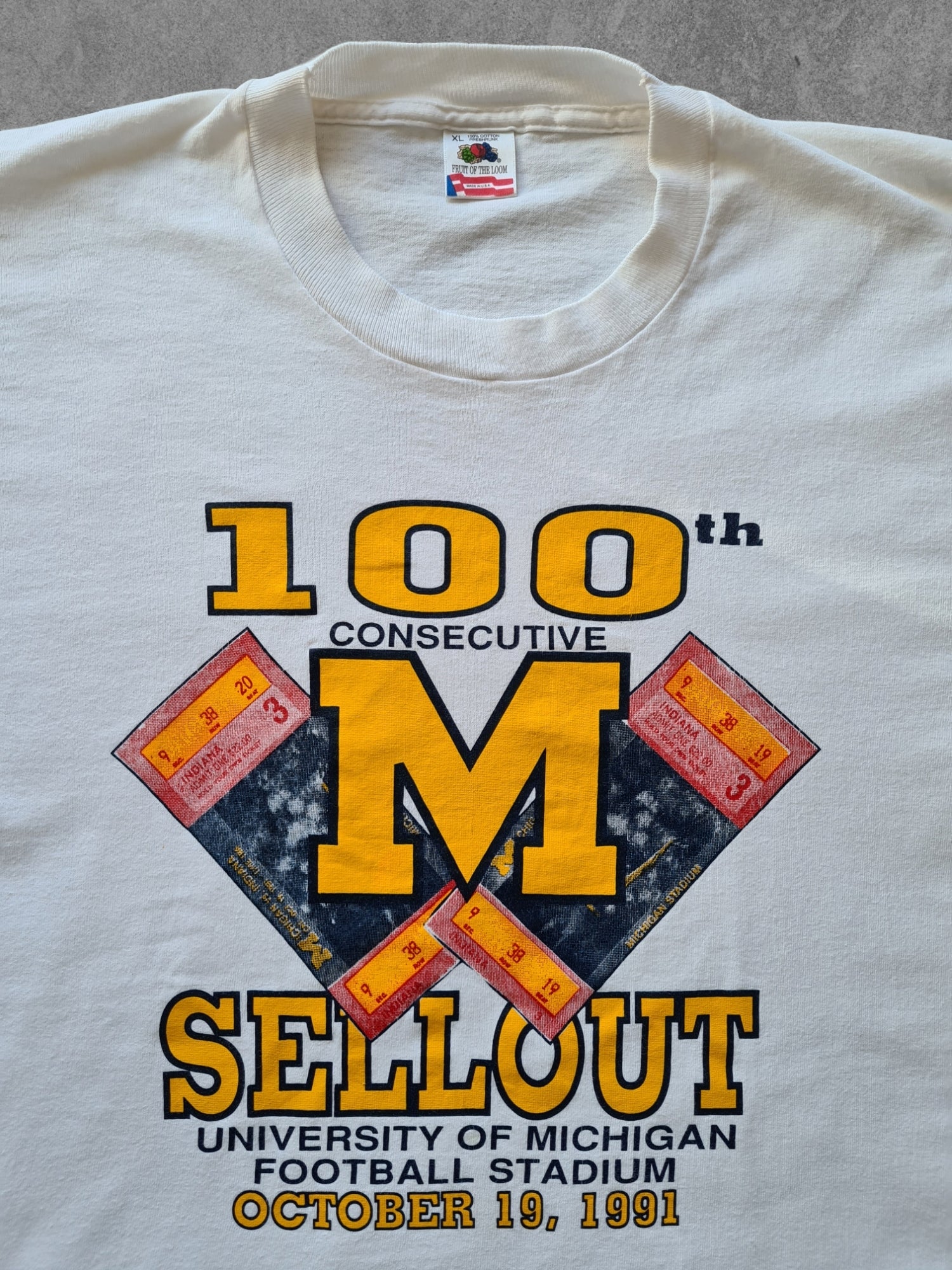 De vintage winkel met tweedehands kleding uit de thrift | 90s FRUIT OF THE LOOM ''MICHIGAN'' T-SHIRT [XL] T-SHIRT