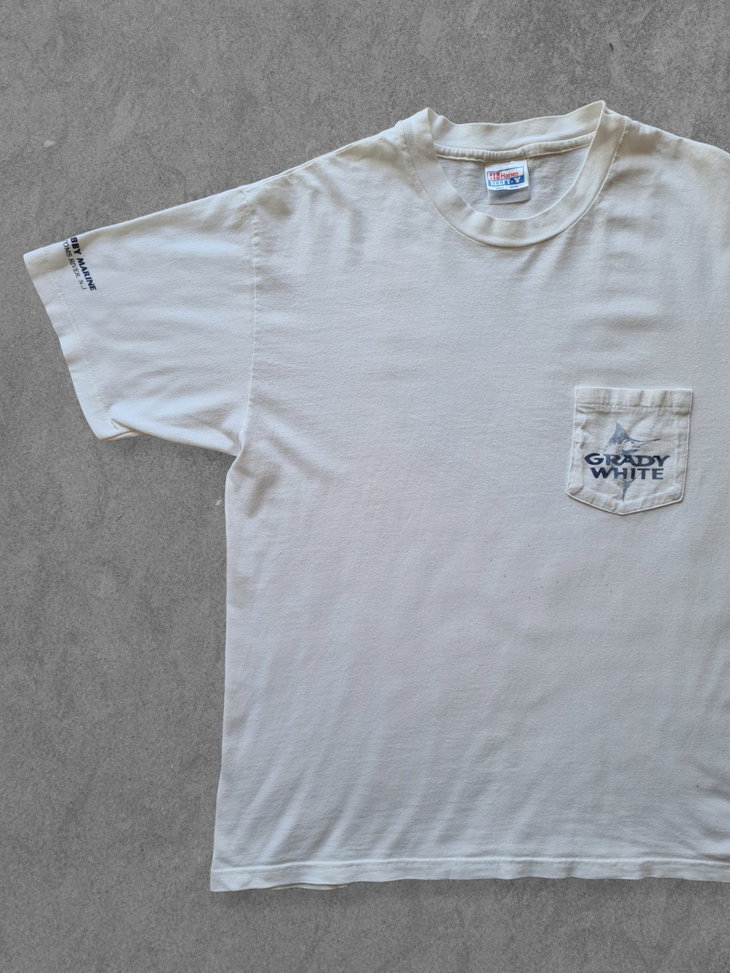 De vintage winkel met tweedehands kleding uit de thrift | 90s HANES ''GRADY WHITE'' T-SHIRT [L] T-SHIRT