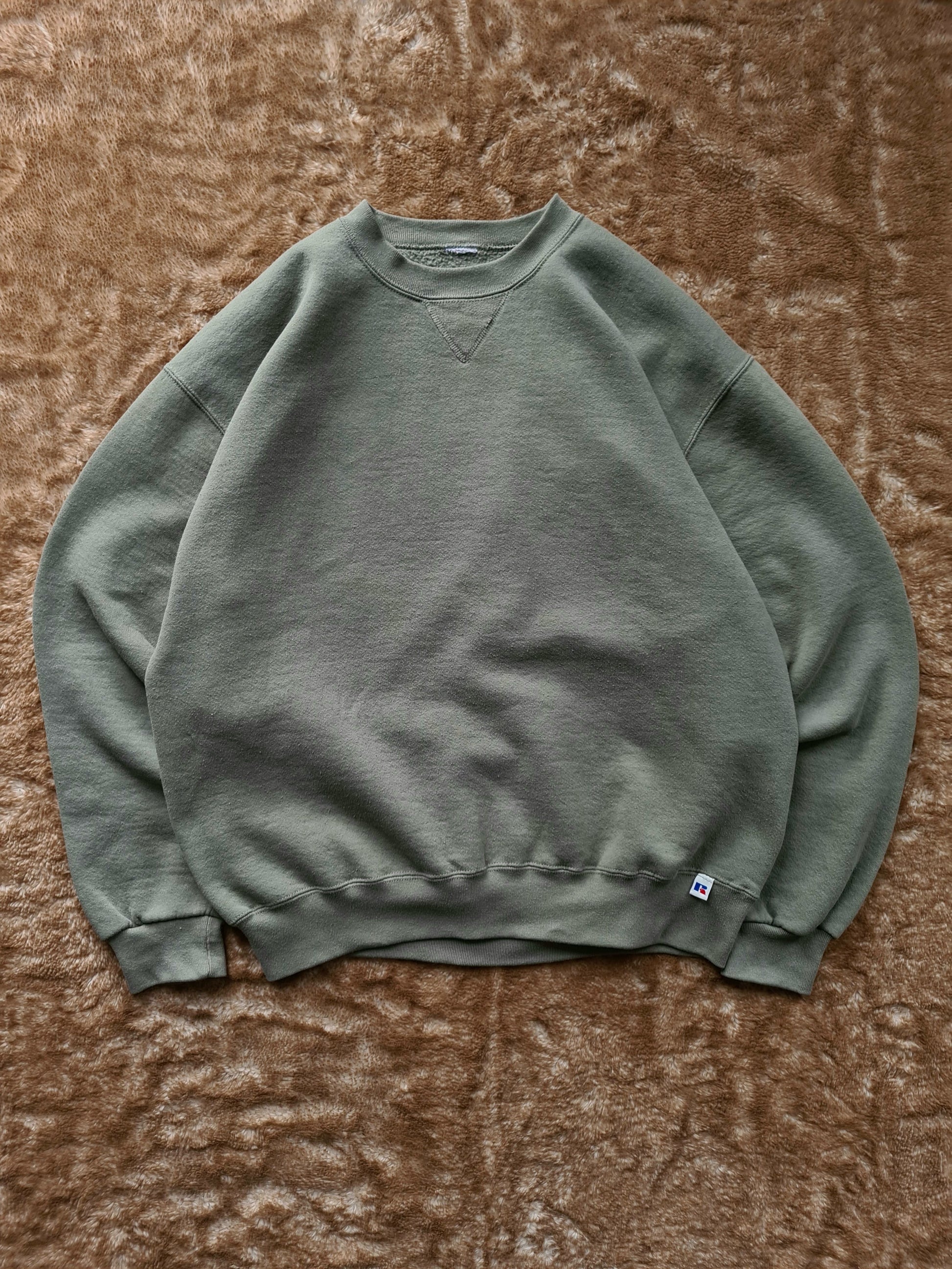 De vintage winkel met tweedehands kleding uit de thrift | 90s RUSSELL ARMY GREEN BLANK CREWNECK [XL] SWEATSHIRT