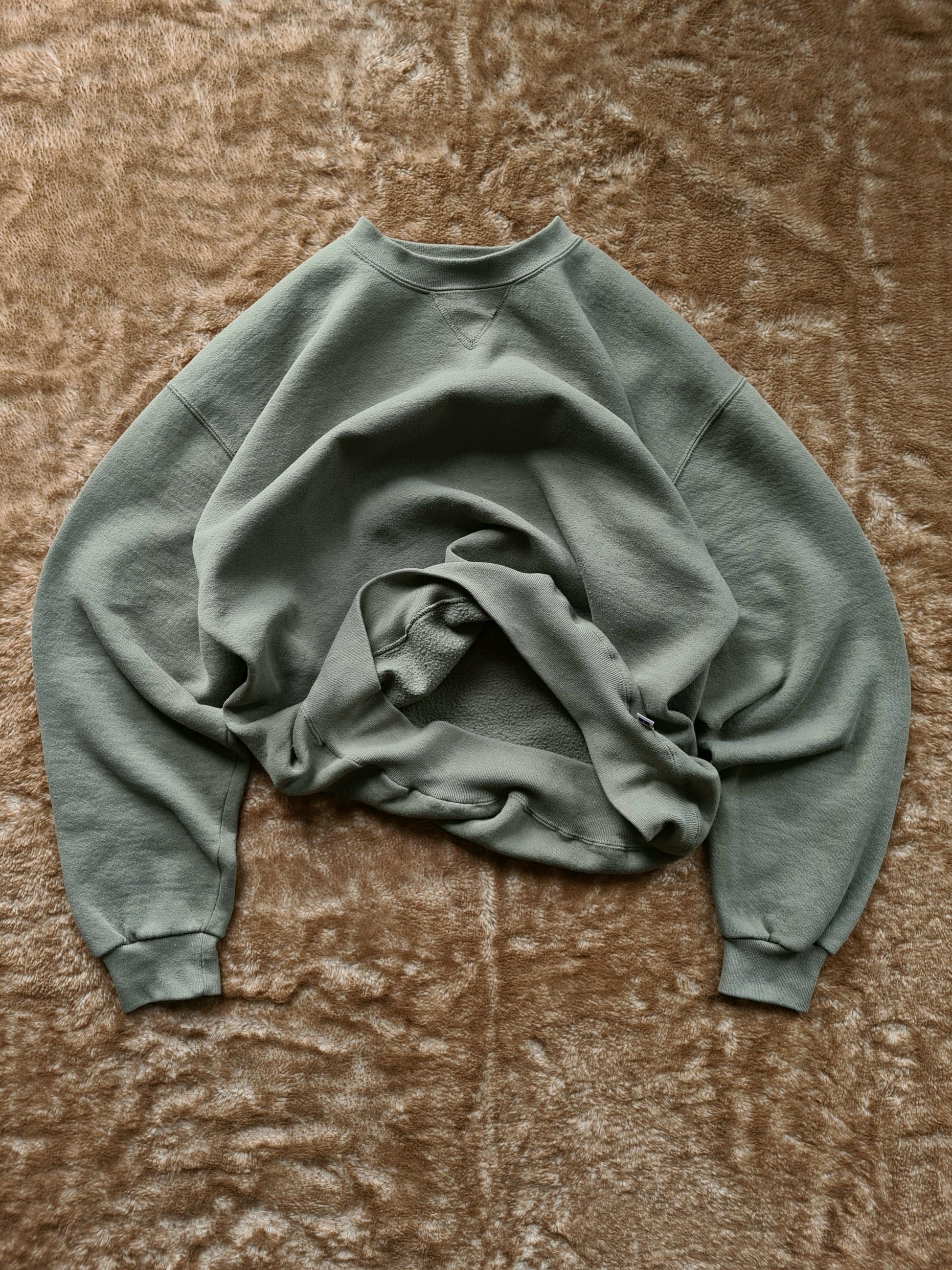 De vintage winkel met tweedehands kleding uit de thrift | 90s RUSSELL ARMY GREEN BLANK CREWNECK [XL] SWEATSHIRT