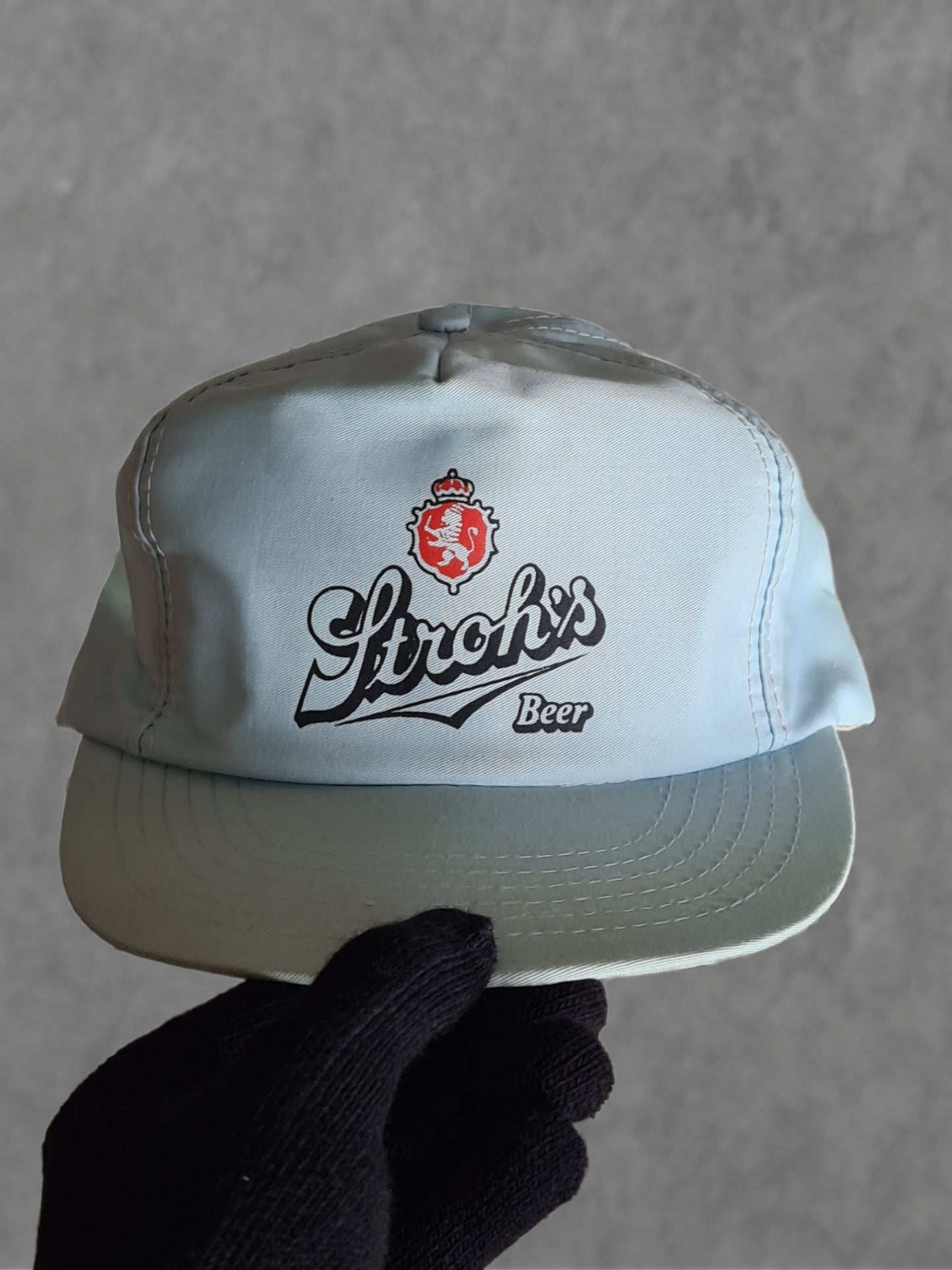 De vintage winkel met tweedehands kleding uit de thrift | 80s ''STROH'S BEER'' LIGHT BLUE HAT HATS