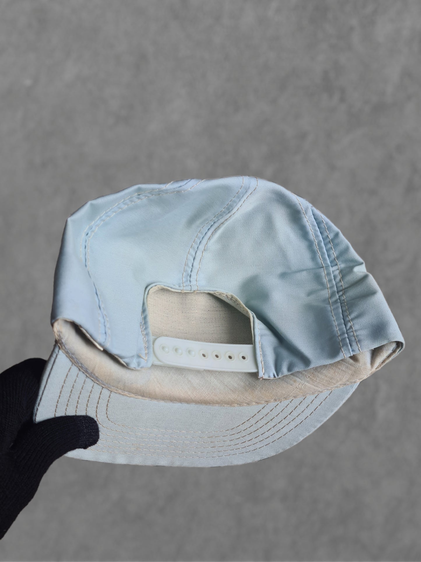 De vintage winkel met tweedehands kleding uit de thrift | 80s ''STROH'S BEER'' LIGHT BLUE HAT HATS