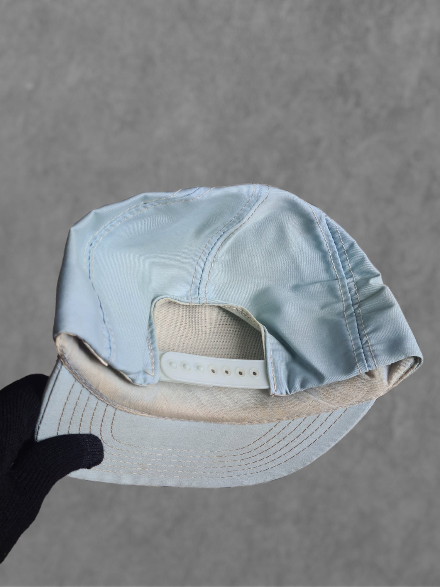 De vintage winkel met tweedehands kleding uit de thrift | 80s ''STROH'S BEER'' LIGHT BLUE HAT HATS